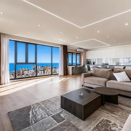 The Crown Seaview By Ps *