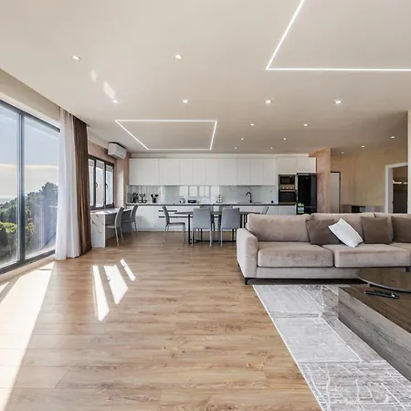 The Crown Seaview By Ps